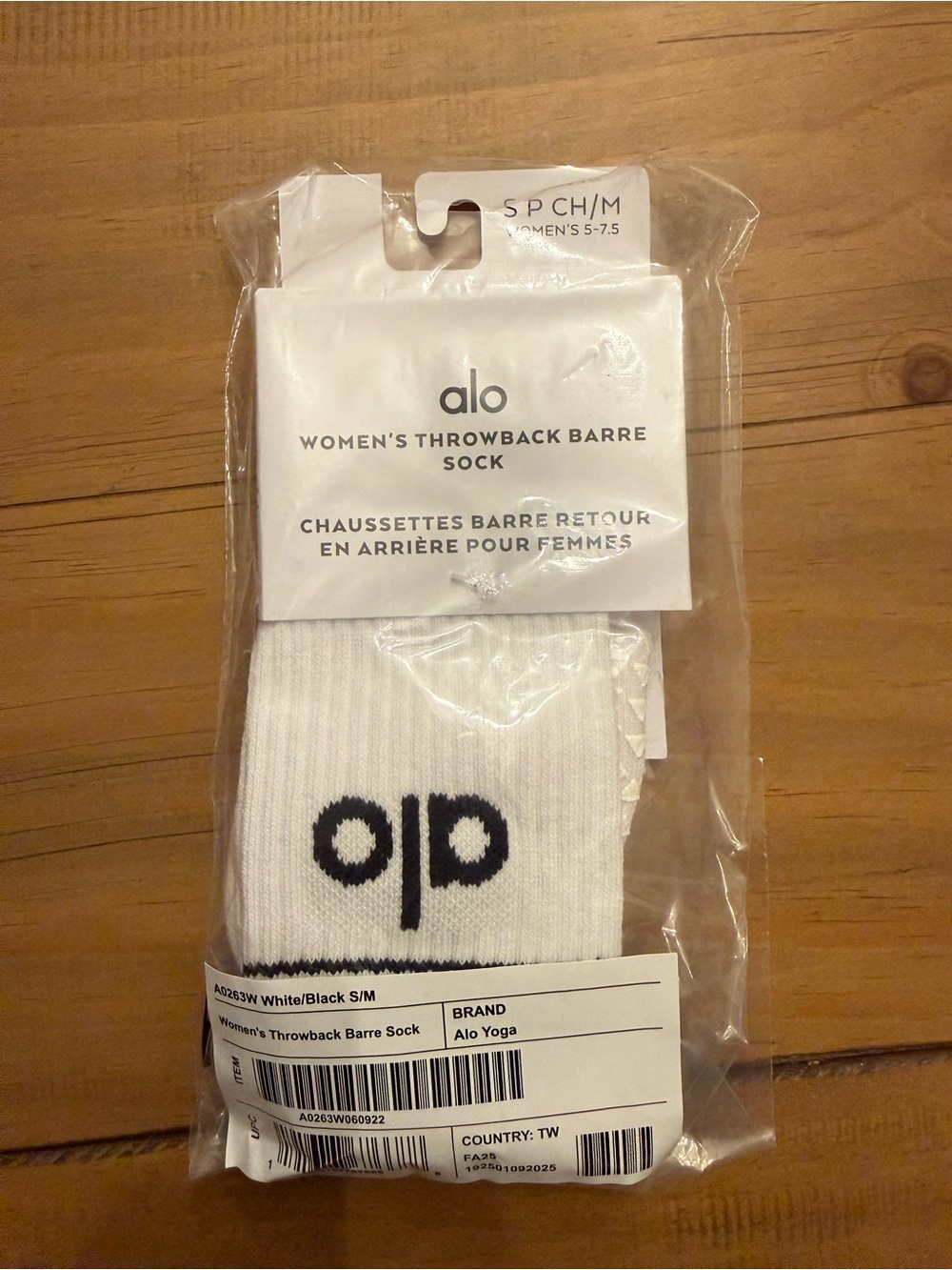 ALO Yoga White and Black Women's Throwback Barre Socks - Logo Ribbed Anklet